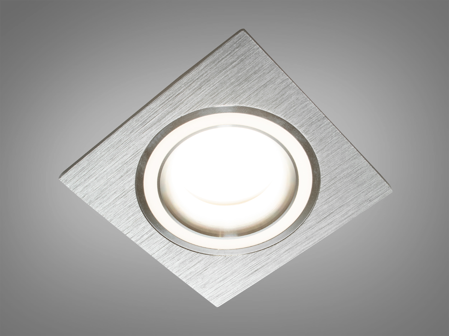 Цей точковий світильник, виконаний із алюмінію від ТМ 