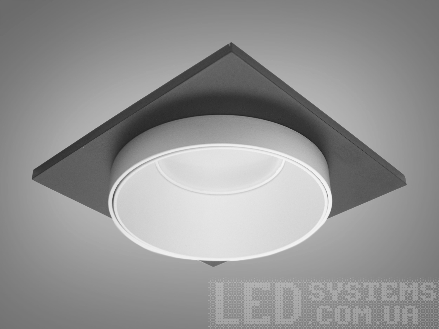 Цей точковий світильник на алюмінієвій основі є вишуканим прикладом сучасного дизайну та інженерної думки. Естетично привабливий світильник має квадратну форму з округлим вирізом у центрі, що надає йому чіткий та організований вигляд. Колірна палітра, в якій поєднуються глибокий матовий чорний та чистий білий кольори, створює сміливий контраст, що підкреслює сучасну естетику простору.
Поверхня світильника має гладкий, але немаркий фініш, що робить його ідеальним для будь-яких приміщень, від офісів до житлових кімнат. Алюмінієва основа не тільки надає світильнику міцності та стійкості, але й служить для ефективного відведення тепла від світлодіодних ламп, забезпечуючи довгий термін їх служби.
Цей світильник є досконалим доповненням до будь-якого сучасного інтер'єру, пропонуючи чистоту ліній та простоту форм, які є характерними для сучасної архітектури та дизайну. Його можна інтегрувати в багато стилів декорування, від мінімалістичного до індустріального, завдяки його універсальності та часовій актуальності.
Завершуючи, цей світильник від ТМ 