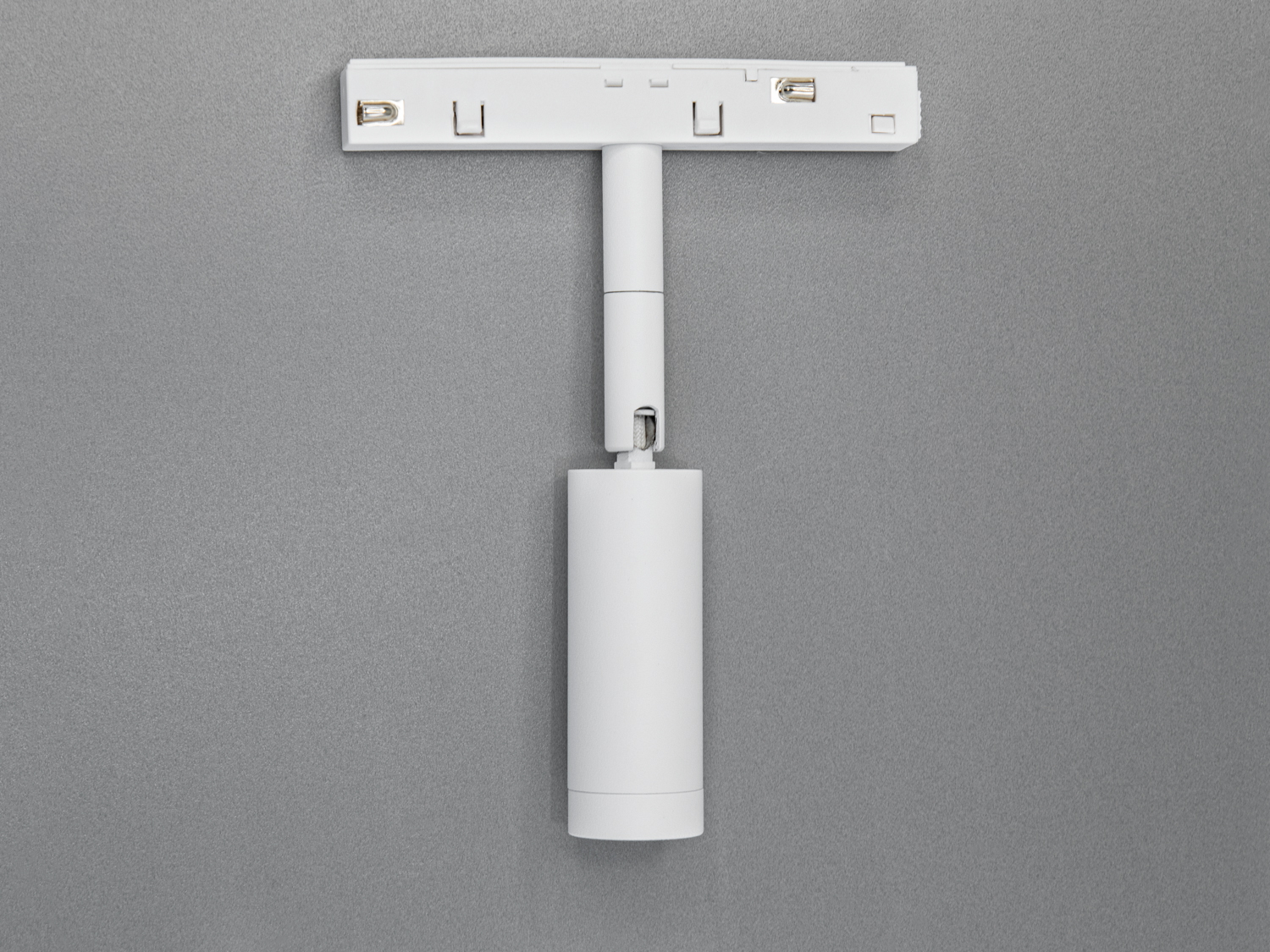 Магнітний трековий поворотний світильник, 5 Вт. Трековий лед світильник – не лише предмет функціональності, але й творець емоцій, памятних моментів і неповторної атмосфери.