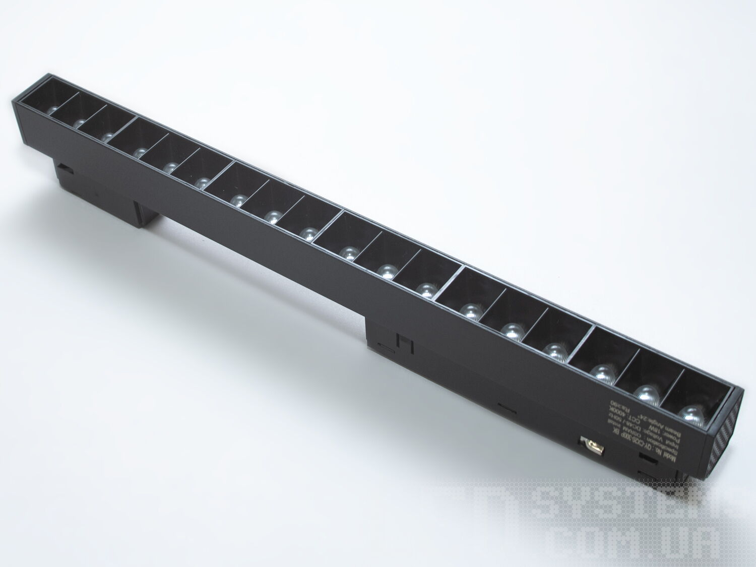 Магнітний трековий світильник LED лінійний, 18 Вт. Магнітні трекові світильники для освітлення кухні забезпечують комфорт під час приготування їжі, створюючи яскраву й водночас ненавязливу атмосферу.