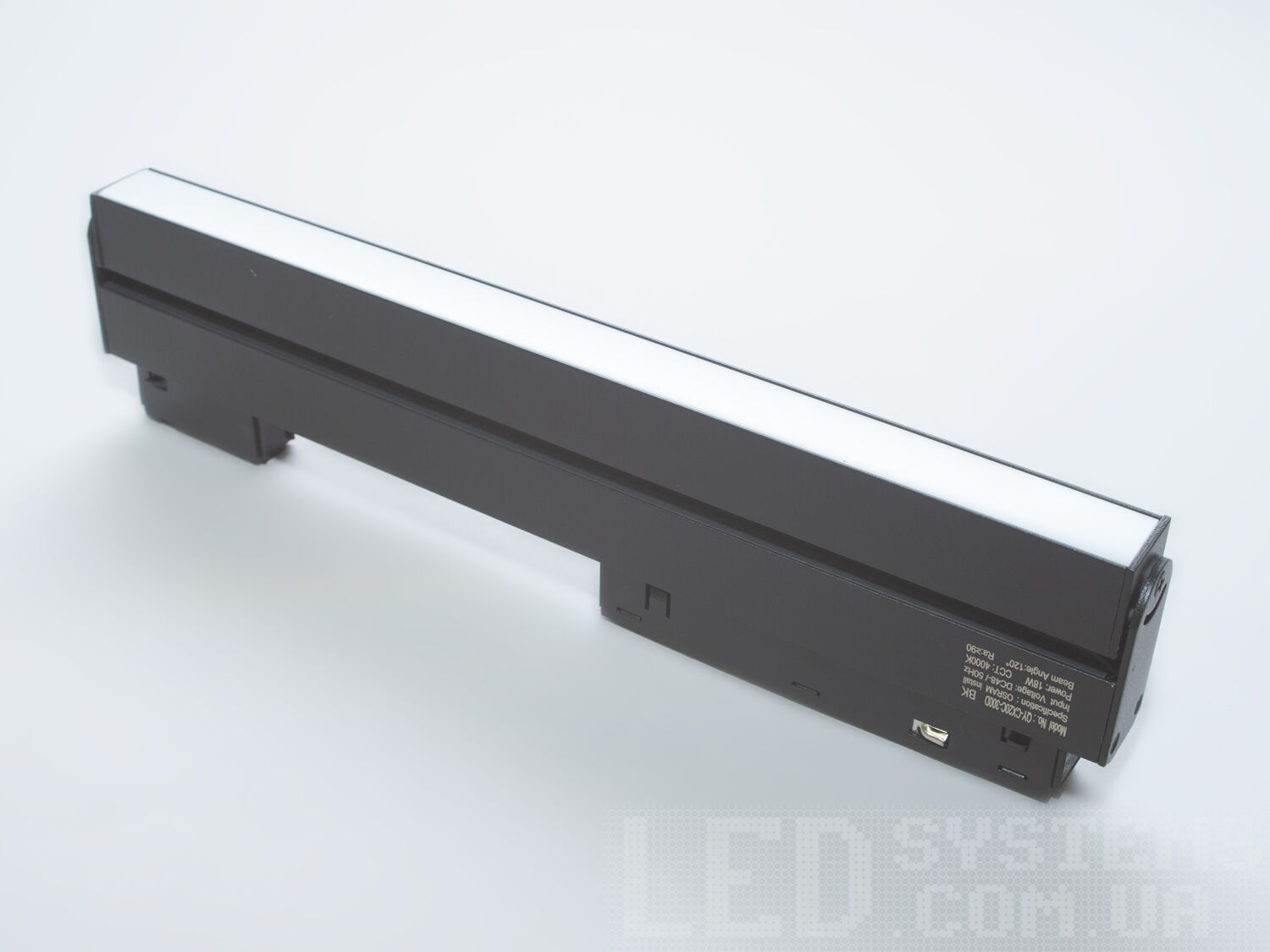 Лінійний поворотний трековий LED світильник магнітний, 18Вт. ТМ 