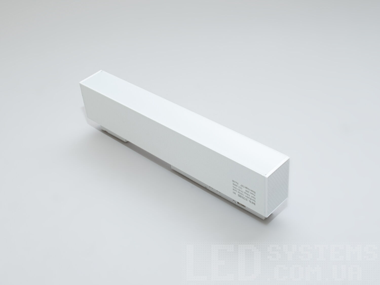 Лінійний магнітний трековий Led світильник, 12 Вт. Ці трекові світильники здатні адаптуватися до потреб користувача, забезпечуючи освітлення, яке є таким же динамічним та різноманітним, як і життя, що відбувається під його світлом.