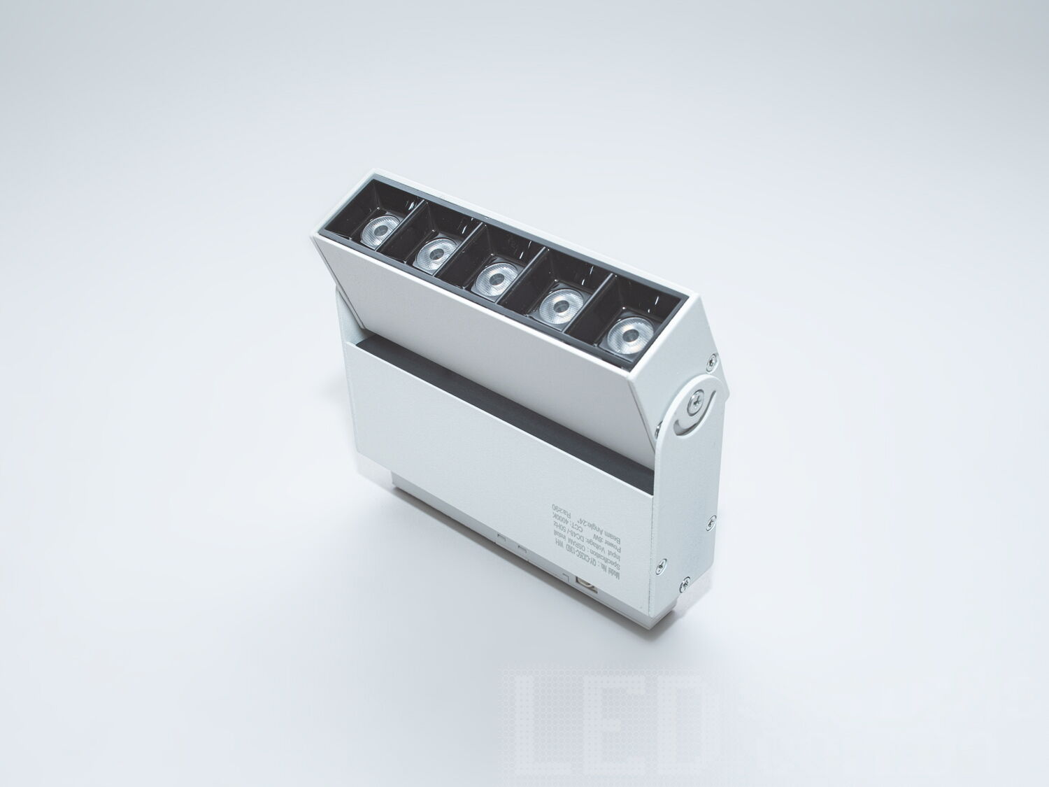 Лінійний поворотний трековий світильник магнітний, 6 Вт. Для успішного старту вашого рітейл бізнесу, купити трекові світильники гуртом в ТМ «Діаша» – це стратегічно важливий крок.