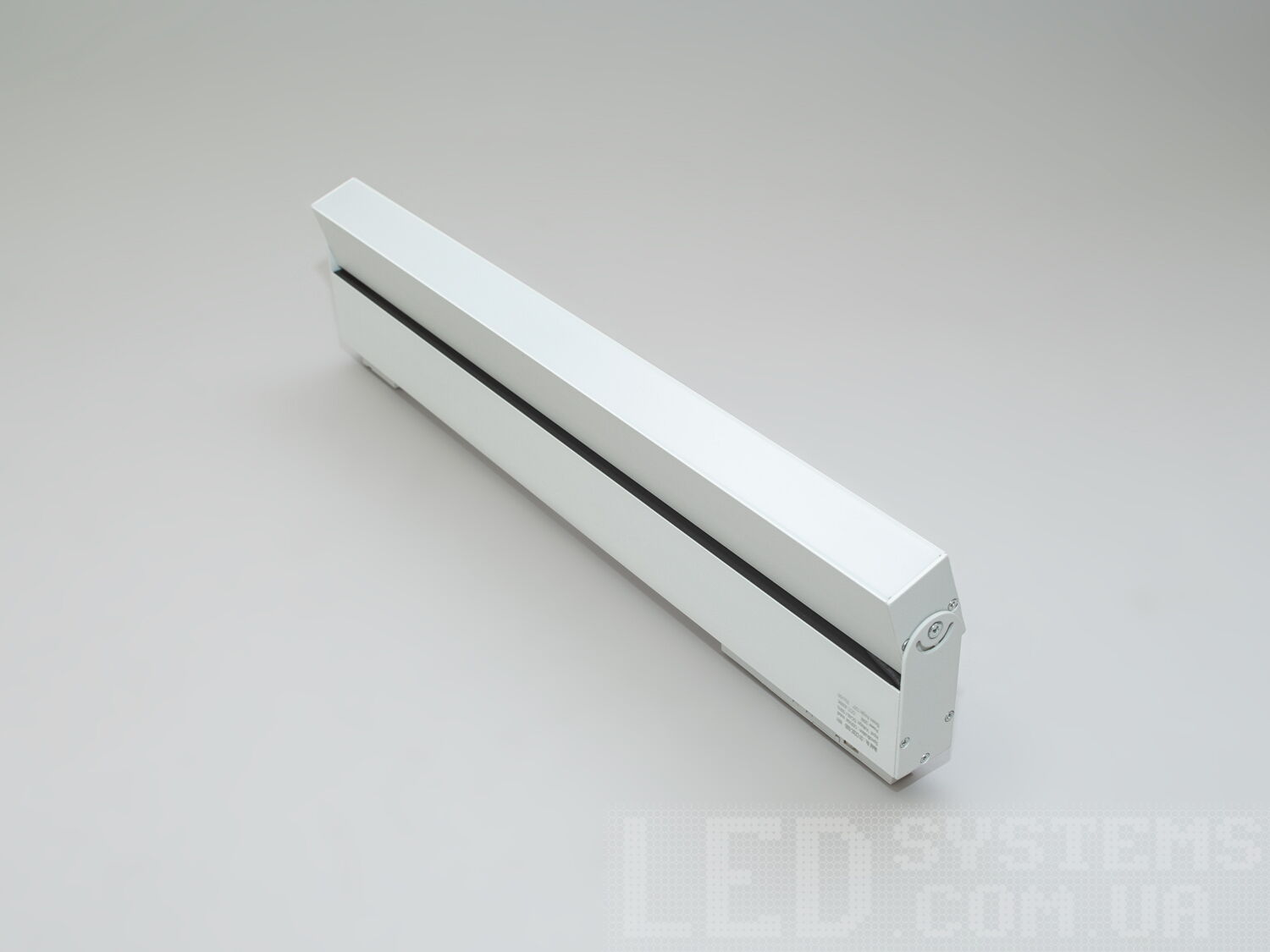 Лінійний поворотний трековий світлодіодний світильник магнітний, 40Вт. Це інструмент для створення настрою, підкреслення естетики та формування комфортного середовища у вашому просторі.