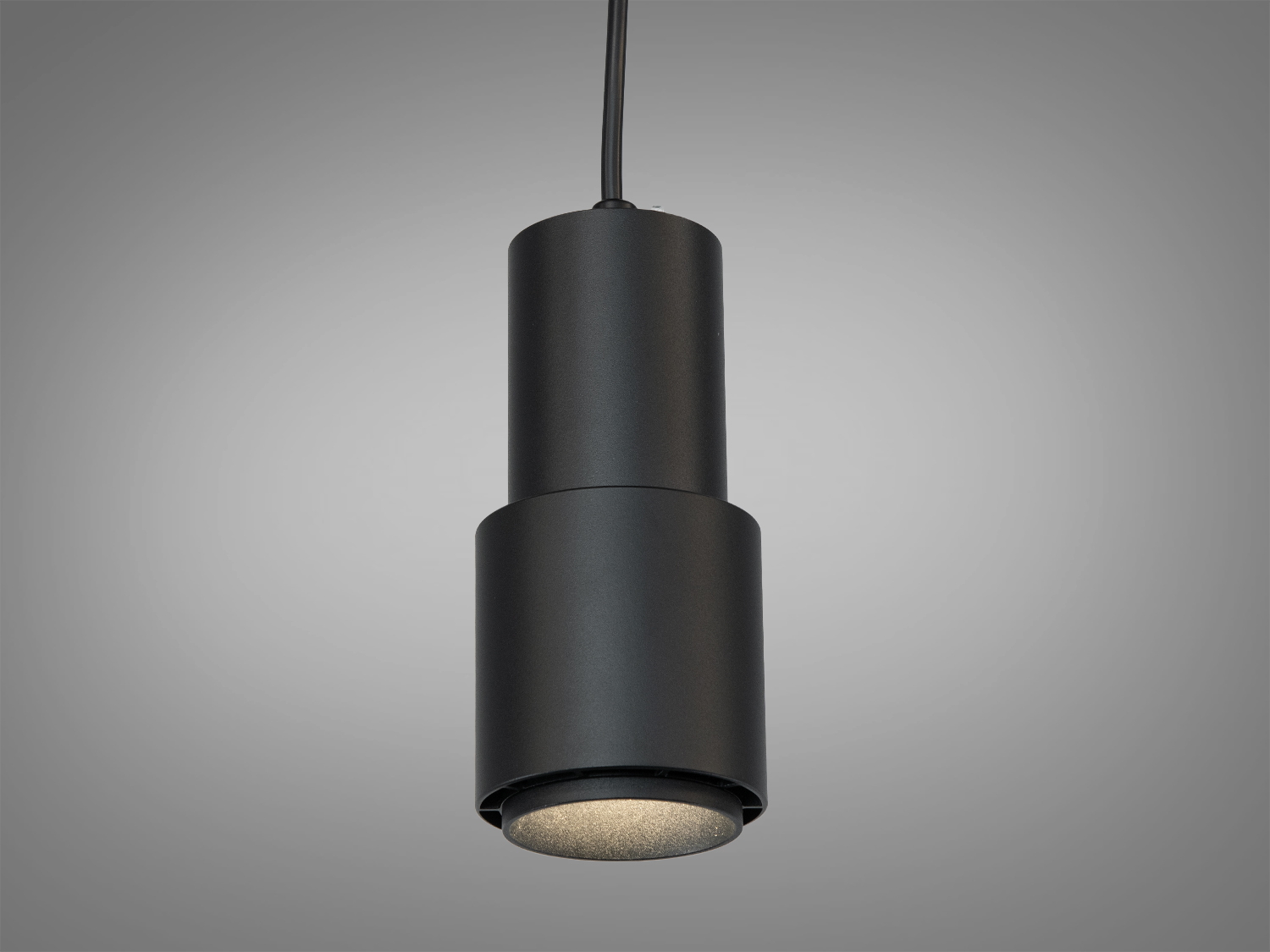 Чорний підвісний світильник-тубус під лампу GU10. Металевий корпус, регульована висота, спрямоване акцентне освітлення для кухні, бару, вітрини.