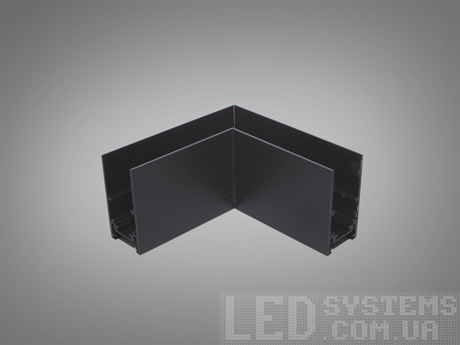 Готовий кутовий елемент (з'єднувач) треків дозволяє без додаткових складнощів отримати естетичне з'єднання треків.

При продовженні лінії живлення за сполучним елементом необхідно використовувати гнучкі з'єднувачі, які ви можете вибрати в розділі &laquo;Комплектуючі для магнітної трекової системи&raquo;
Завдяки використанню стандартного профілю для системи 48в, можна комбінувати треки та світильники різних виробників в одній системі.