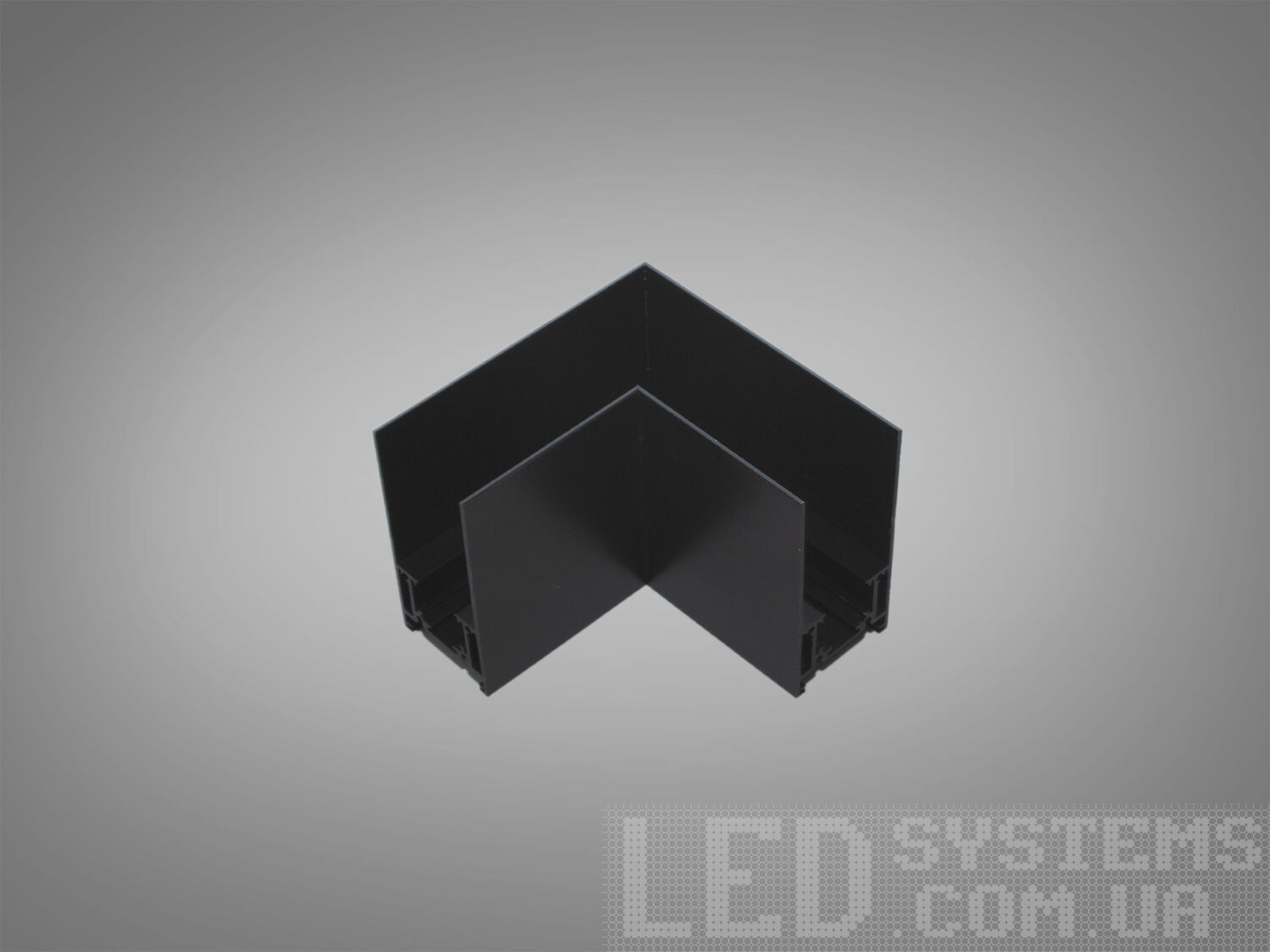 Готовий кутовий елемент (з'єднувач) треків дозволяє без додаткових складнощів отримати естетичне з'єднання треків.
При продовженні лінії живлення за сполучним елементом, необхідно використовувати гнучкі з'єднувачі, які ви можете вибрати в розділі &laquo;Комплектуючі для магнітної трекової системи&raquo;.
Завдяки використанню стандартного профілю для системи 48в, можна комбінувати треки та світильники різних виробників в одній системі.