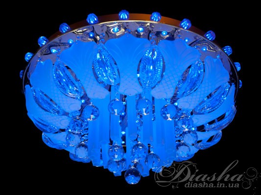 Ефектна, оригінальна, розкішна - якими ще епітетами можна нагородити цю люстру. Одним тільки своїм виглядом вона здатна прикрасити будь-який, найвишуканіший інтер'єр. Світлодіодне підсвічування включає в себе червоний, синій і рожевий колір. Ви можете поставити плавний перехід від кольору до кольору, і тоді будете заворожено спостерігати нові відтінки - блідо бузковий, помаранчевий, блакитний. Отлічниий релакс після насиченого трудового дня.
За Вашим бажанням, в нових стельових люстрах можна використовувати різні типи ламп. Це можуть бути лампи розжарювання, компактні люмінесцентні лампи 