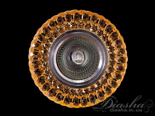 Зазвичай точкові світильники призначаються для підвісних стель і для підсвічування різних ніш або робочої поверхні. Конструктивно точковий світильник складається з двох частин: видимої - декоративної та вбудованої - функціональною. Функціональна частина світильників складається з каркаса, куди вставляється джерело світла та кріпиться декоративна частина, а також затискачів, які призначені для кріплення світильника до стелі. Різноманітність декоративної частини точкових світильників&nbsp;дозволяє зробити Ваш інтер'єр неповторним. Головні якості сучасних точкових світильників - це рівномірне освітлення всього приміщення з можливістю акцентування необхідних деталей інтер'єру. 
Для оптових покупців відпускається лише ящиками по 50 шт. 
Лампа і трансформатор в комплект не входять.