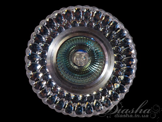 Зазвичай точкові світильники призначаються для підвісних стель і для підсвічування різних ніш або робочої поверхні. Конструктивно точковий світильник складається з двох частин: видимої - декоративної та вбудованої - функціональною. Функціональна частина світильників складається з каркаса, куди вставляється джерело світла та кріпиться декоративна частина, а також затискачів, які призначені для кріплення світильника до стелі. Різноманітність декоративної частини точкових світильників&nbsp;дозволяє зробити Ваш інтер'єр неповторним. Головні якості сучасних точкових світильників - це рівномірне освітлення всього приміщення з можливістю акцентування необхідних деталей інтер'єру. 
Для оптових покупців відпускається лише ящиками по 50 шт. 
Лампа і трансформатор в комплект не входять.