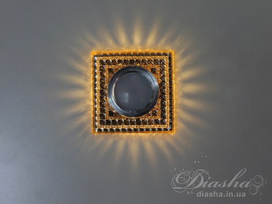 Зазвичай точкові світильники призначаються для підвісних стель і для підсвічування різних ніш або робочої поверхні. Конструктивно точковий світильник складається з двох частин: видимої - декоративної та вбудованої - функціональною. Функціональна частина світильників складається з каркаса, куди вставляється джерело світла та кріпиться декоративна частина, а також затискачів, які призначені для кріплення світильника до стелі. Різноманітність декоративної частини точкових світильників&nbsp;дозволяє зробити Ваш інтер'єр неповторним. Головні якості сучасних точкових світильників - це рівномірне освітлення всього приміщення з можливістю акцентування необхідних деталей інтер'єру. 
Для оптових покупців відпускається лише ящиками по 50 шт. 
Лампа і трансформатор в комплект не входять.