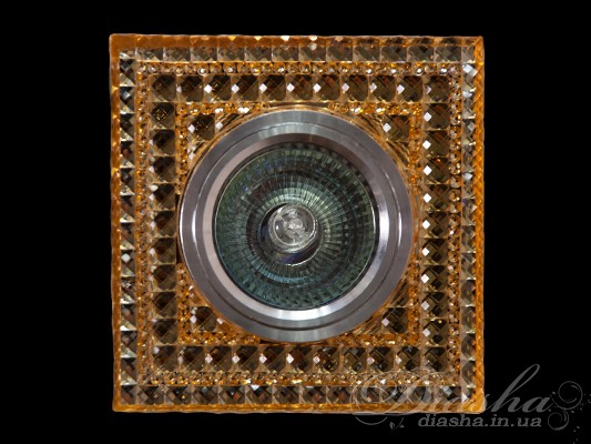 Зазвичай точкові світильники призначаються для підвісних стель і для підсвічування різних ніш або робочої поверхні. Конструктивно точковий світильник складається з двох частин: видимої - декоративної та вбудованої - функціональною. Функціональна частина світильників складається з каркаса, куди вставляється джерело світла та кріпиться декоративна частина, а також затискачів, які призначені для кріплення світильника до стелі. Різноманітність декоративної частини точкових світильників&nbsp;дозволяє зробити Ваш інтер'єр неповторним. Головні якості сучасних точкових світильників - це рівномірне освітлення всього приміщення з можливістю акцентування необхідних деталей інтер'єру. 
Для оптових покупців відпускається лише ящиками по 50 шт. 
Лампа і трансформатор в комплект не входять.