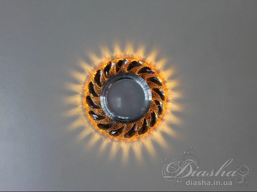 Зазвичай точкові світильники призначаються для підвісних стель і для підсвічування різних ніш або робочої поверхні. Конструктивно точковий світильник складається з двох частин: видимої - декоративної та вбудованої - функціональною. Функціональна частина світильників складається з каркаса, куди вставляється джерело світла та кріпиться декоративна частина, а також затискачів, які призначені для кріплення світильника до стелі. Різноманітність декоративної частини точкових світильників&nbsp;дозволяє зробити Ваш інтер′єр неповторним. Головні якості сучасних точкових світильників - це рівномірне освітлення всього приміщення з можливістю акцентування необхідних деталей інтер′єру. 
Для оптових покупців відпускається лише ящиками по 50 шт. 
Лампа і трансформатор в комплект не входять.