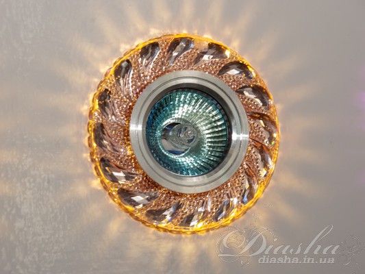 Точковий світильник R-7029P з LED підсвічуванням та рожевими акриловими кристалами для сучасних інтер′єрів.