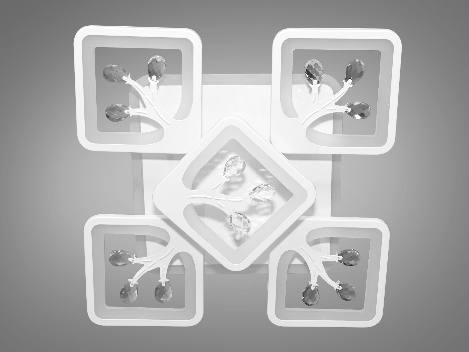 Акрилова світлодіодна люстра в спальню з пультом, з LED підсвічуванням, з диммером підходить на площу приміщення приблизно 14кв.м. Застосовується для зали, вітальні, спальні, кухні, коридору, дитячої, оскільки відсутні скляні елементи.
Світлодіодна люстра має кілька режимів: холодний 6000К, нейтральний 4100К, теплий 3200К, включення-вимикання, кольорове підсвічування, змішаний режим. Люстра має електронний димер, що дозволяє регулювати яскравість люстри від 5% до 100% за допомогою пульта, що входить до комплекту.
Кріпиться до стелі будь-якого типу універсальним кріпленням на монтажну планку.