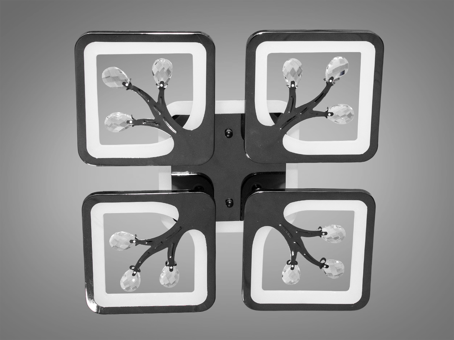 Стельова ЛЕД люстра на кухню з пультом, з LED підсвічуванням, з димером підходить на площу приміщення приблизно 12 кв.м.
Світлодіодна люстра має кілька режимів: холодний 6000К, нейтральний 4100К, теплий 3200К, включення-вимикання, кольорове підсвічування. Люстра має електронний димер, що дозволяє регулювати яскравість люстри від 5% до 100% за допомогою пульта, що входить до комплекту.
Люстра світить яскраво, але не сліпить рахунок матеріалу - акрилу, до того ж цей матеріал дуже міцний - його важко пошкодити. Підходить для зали, вітальні, дитячої, спальні. Ще однією незаперечною перевагою цієї світлодіодної люстри для дитячої кімнати є відсутність скляних елементів.
Кріпиться до підвісних, натяжних і звичайних стель.