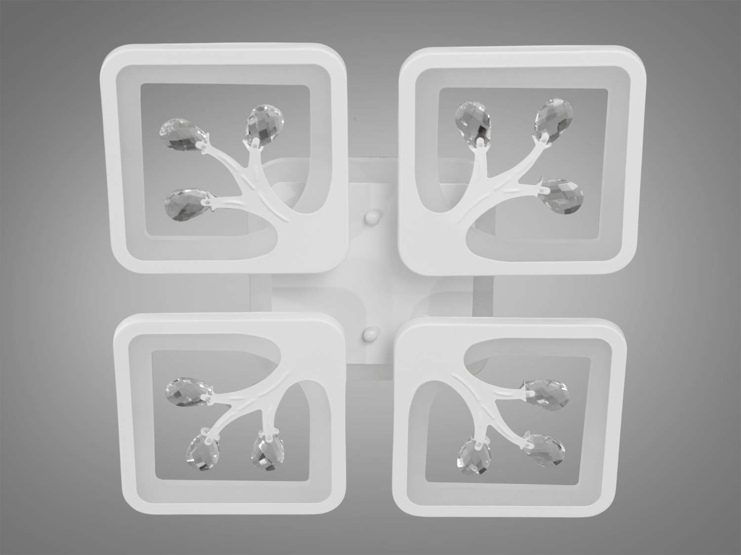 Невелика лед люстра в дитячу з пультом, з LED підсвічуванням, з димером підходить на площу приміщення приблизно 12 кв.м. Застосовується для зали, вітальні, спальні, кухні, коридору, дитячої, оскільки відсутні скляні елементи.
Світлодіодна люстра має кілька режимів: холодний 6000К, нейтральний 4100К, теплий 3200К, включення-вимикання, кольорове підсвічування, змішаний режим. Люстра має електронний димер, що дозволяє регулювати яскравість люстри від 5% до 100% за допомогою пульта, що входить до комплекту.
Кріпиться до стелі будь-якого типу універсальним кріпленням на монтажну планку.