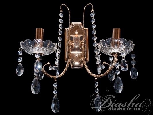 Це класичне 2-х ріжкове бра стане для Вас не тільки джерелом світла, але і вишуканою прикрасою в квартирі. Адже практично в будь-якій кімнаті потрібна локальна підсвітка. Це може бути крісло у журнального столика, узголів'я ліжка, письмовий стіл ... Звичайно, бажано витримати обстановку тій або іншій кімнаті в певному стилі. Але класика - є класика. Таке бра буде гармонійно виглядати в будь-якому інтер'єрі - і в класичному, і в сучасному. 
А ще однією важливою перевагою є можливість застосування в цьому бра різного типу ламп. На Ваш розсуд, це можуть бути знайомі з дитинства лампи розжарювання, економки або світлодіодні на патрон Е14.