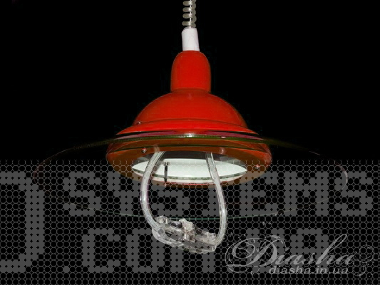 Идеальный вариант для освещения обеденного стола или рабочей поверхности кухни. Регулируемый подвес позволит использовать данную модель на любой кухне.