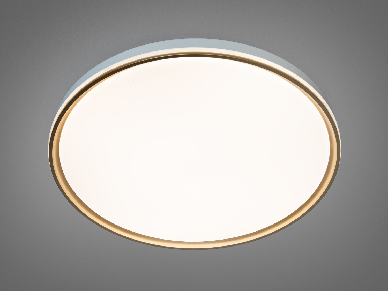 Світлодіодний стельовий світильник WF-71 з золотим обрамленням забезпечує м′яке освітлення для сучасних інтер′єрів.