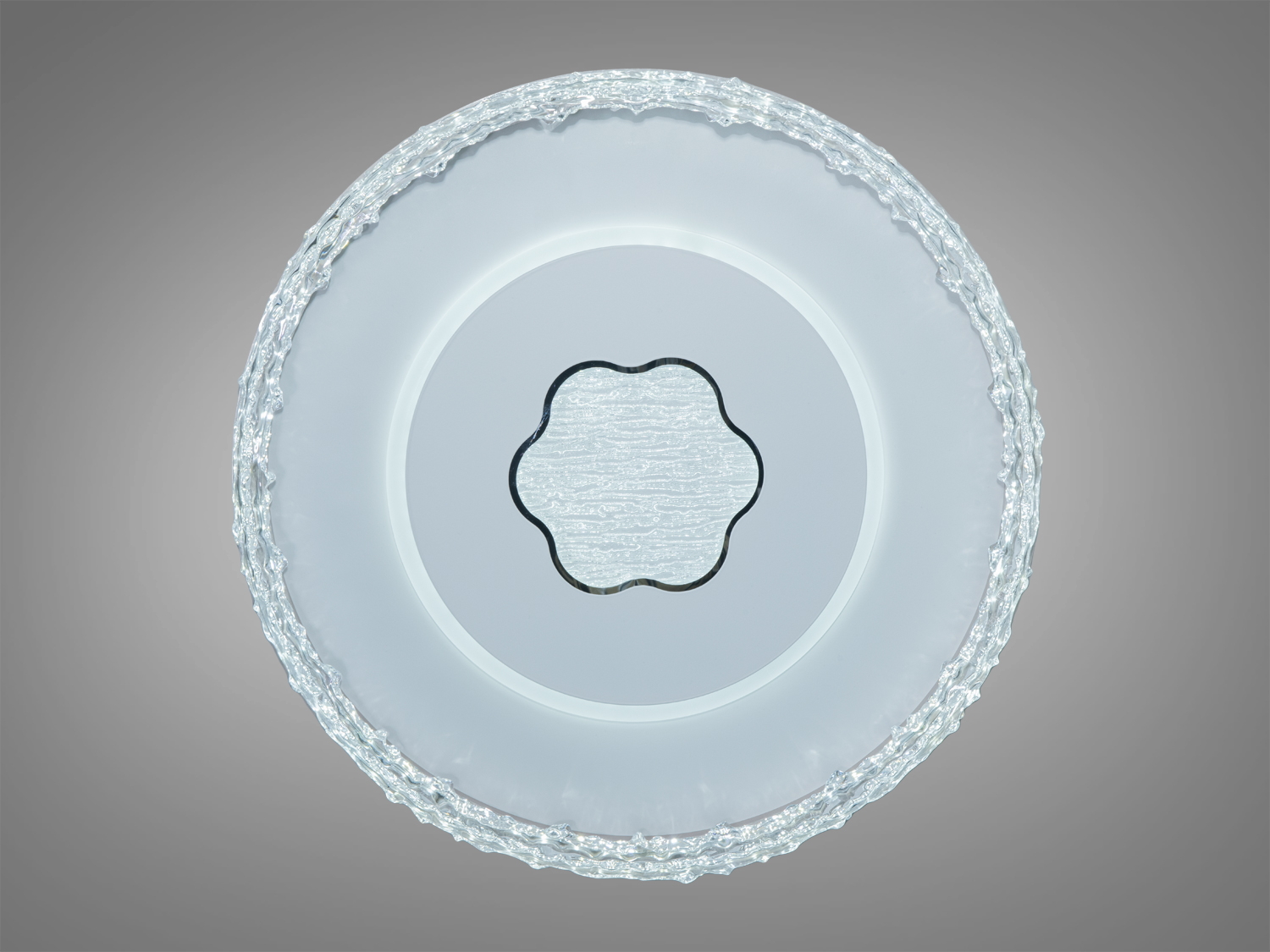 Потолочна LED лампа Diasha білого кольору з рельєфним прозорим краєм, що створює ефект кришталю. Ідеальна для сучасних інтер′єрів.