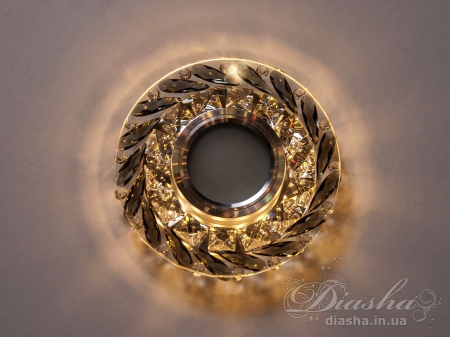 &nbsp;&nbsp;&nbsp;Точкові світильники прості та легкі в установці, тому їх монтування не займе багато часу та праці. Вони запросто можуть змінити простір приміщення. Якщо точкові світильники встановити по периметру стелі, то він буде здаватися вище, а сама кімната - набагато більше. Прийміть це як керівництво до дії. І тоді ці кришталеві точкові світильники будуть здатні забезпечити Вам комфорт саме на тому рівні, якого Ви так довго чекали. Для оптових покупців відпускається лише ящиками по 50 шт.
Конструкція світильника ідеально розрахована на використання з натяжними стелями.
&nbsp;&nbsp;&nbsp;Лампа і трансформатор в комплект не входять.