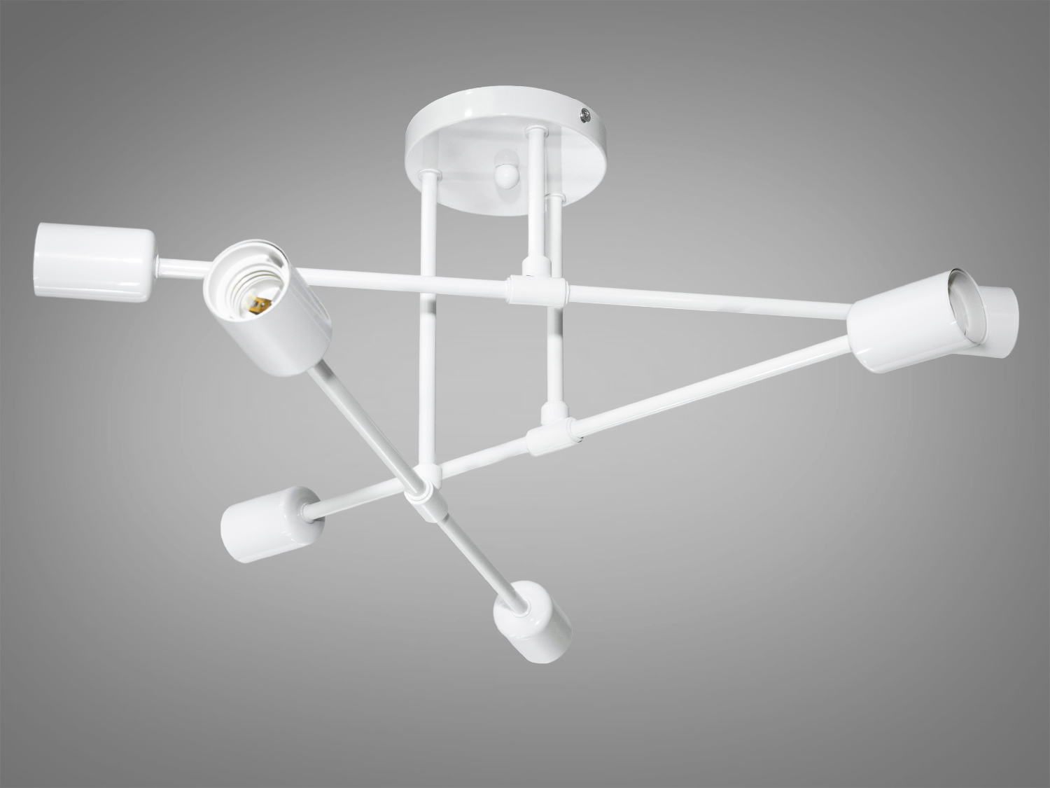 Універсальна люстра в студію в стилі Loft застосовується в будинках, квартирах, квартирах-студіях, сучасних офісах, арт-просторах, коворкінгах, лофт-інтер'єрах, кафе, ресторанах, в сучасних громадських харчуваннях, а також для галерей, художніх ательє. Ця люстра стане ефектним акцентом у різних приміщеннях, де цінують сучасність, креативність та вишуканий дизайн.
Стиль &laquo;Лофт&raquo; зараз дуже популярний, його люблять як творчі особистості, так і вельми практичні люди, які віддають перевагу комфорту та простоті в інтер'єрі.
Люстра спеціально розроблена під світлодіодні лампи стандарту G45 із цоколем Е27. Кріпиться до стелі будь-якого типу універсальним кріпленням на монтажну планку.
Лампи до комплекту не входять.