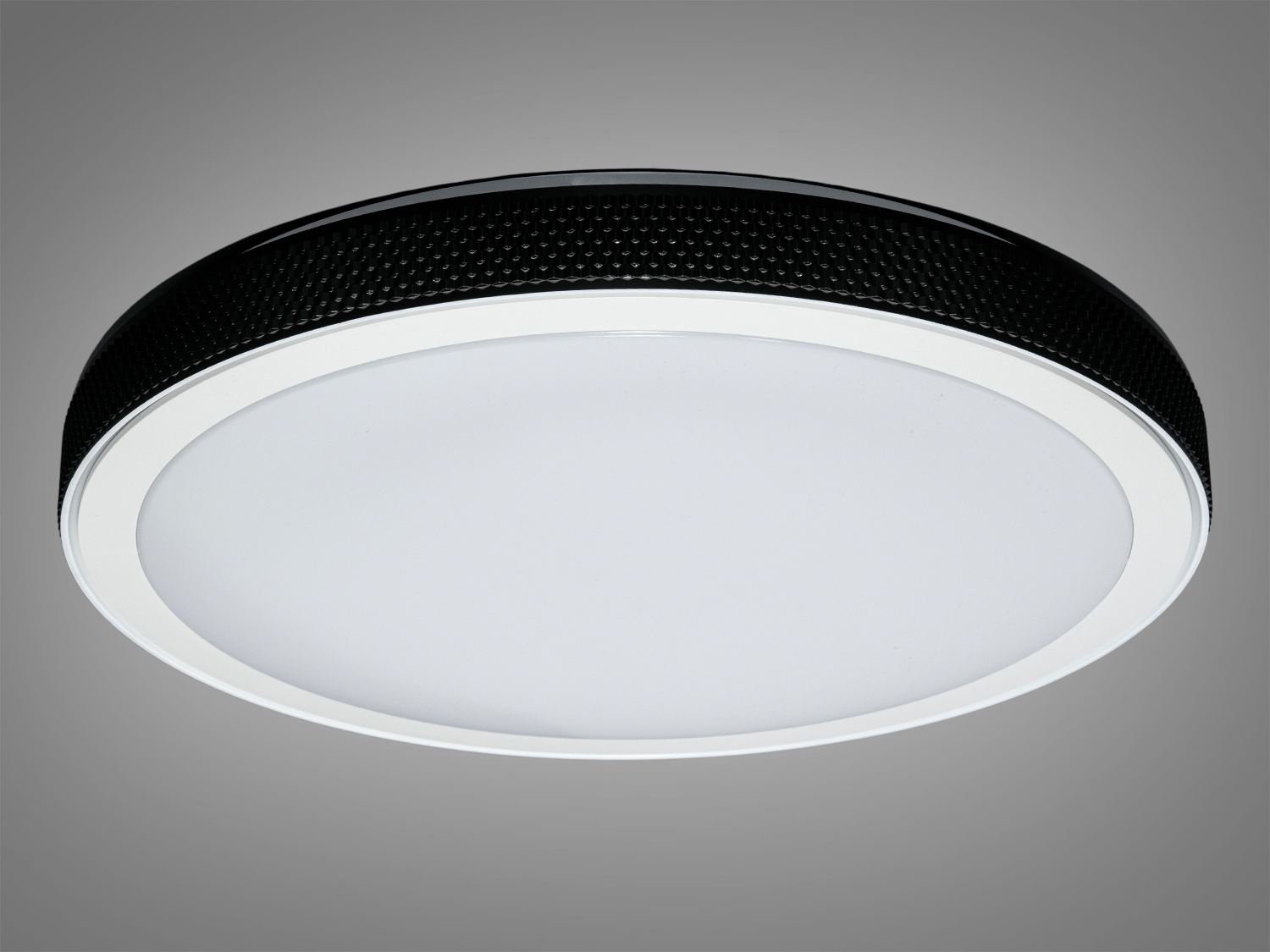 Мінімалістична кругла світлодіодна люстра без пульта також застосовується для зали, вітальні, кухні, спальні, їдальні, дитячої, оскільки відсутні елементи, що б'ються. Світлодіодний смарт-світильник можна застосувати в наступних стилях інтер'єру: модерн, хай-тек, скандинавський, а також у традиційніших налаштуваннях, де він внесе свіже дихання інновацій.
Головна особливість цієї люстри-пігулки полягає в тому, що вона сконцентрована на основному - якісному освітленні та має потужність 72Вт. Є ідеальним балансом між стилем і функціональністю, що забезпечує яскраве та ефективне освітлення навіть у великих приміщеннях.
LED люстра виготовлена ​​з міцного акрилу, який служить одночасно корпусом та розсіювачем, гарантуючи рівномірне та приємне світло без сліпучих ефектів. Цей матеріал забезпечує довговічність та стійкість світильника до механічних пошкоджень.
Незважаючи на відсутність пульта дистанційного керування, на відміну від смарт-люстра, ця люстра легко керується за допомогою стандартного вимикача. Кожне включення або вимкнення перемикає режими освітлення, пропонуючи три варіанти світла: теплий 3200К, холодний 6000К та нейтральний 4100К.
Універсальне кріплення підходить для стель будь-якого типу.